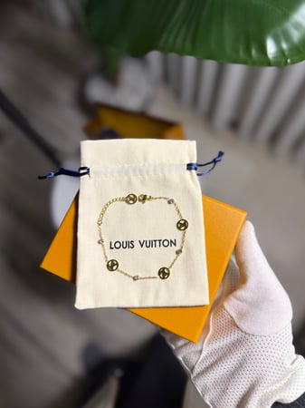 إسوارة LOUIS VUITTON معدن ذهبي