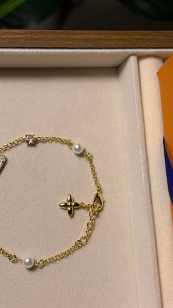 إسوارة LOUIS VUITTON معدن ذهبي