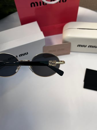 نظارة miu miu إطار أسود - عدسة أسود