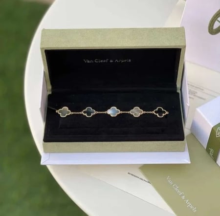 أسوارة Van cleef ذهبي ملون