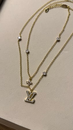 سلسال LOUIS VUITTON ذهبي