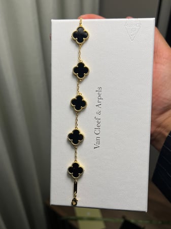 إسوارة Van cleef ذهبي -اسود