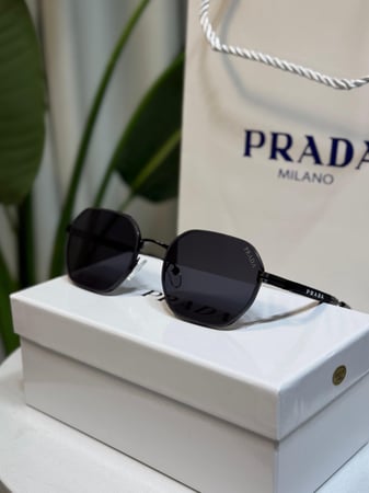 نظارة PRADA اطار اسود - عدسة اسود