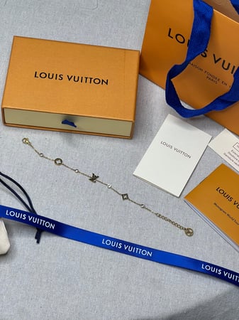 إسوارة LOUIS VUITTON معدن ذهبي