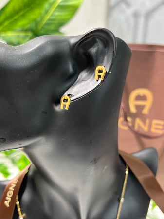 سلسال AIGNER ذهبي