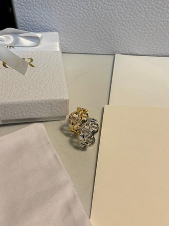 خاتم Dior لونين ( ذهبي - فضي )
