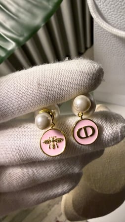 حلق  Dior وردي - ازرق