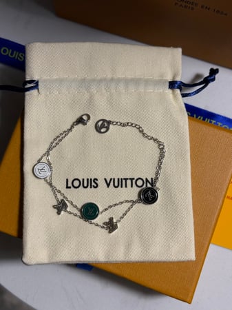 إسوارة LOUIS VUITTON معدن ذهبي