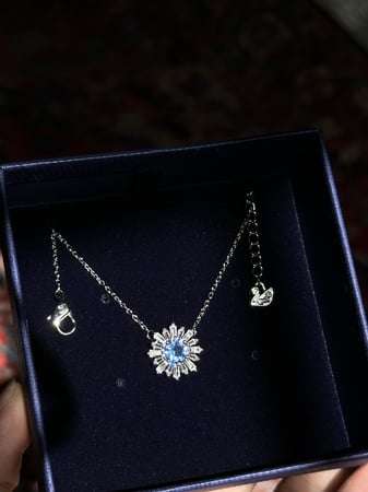 سلسال سوارفيسكي فضي بكرستالة زرقاء