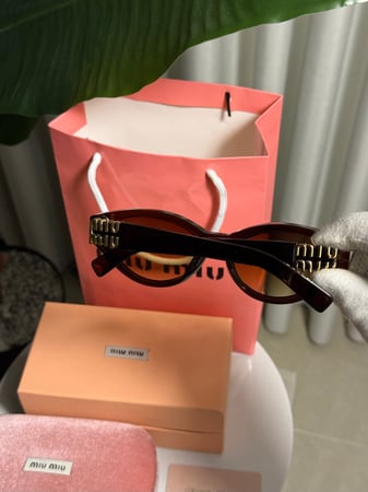 نظارة miu miu عين القط  - بني