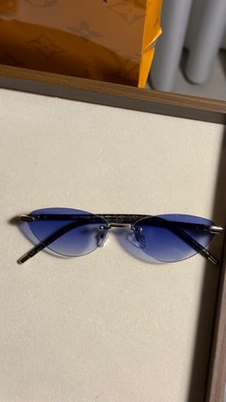 نظارة LOUIS VUITTON