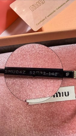 نظارة MIU MIU  بيضاوي - أطار اسود عدسة شفافة