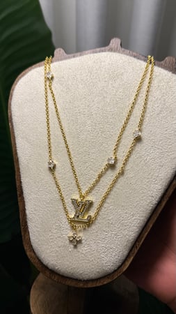 سلسال LOUIS VUITTON ذهبي