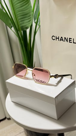 نظارة CHANEL عدسة وردي مدرج