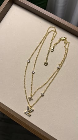 سلسال LOUIS VUITTON ذهبي