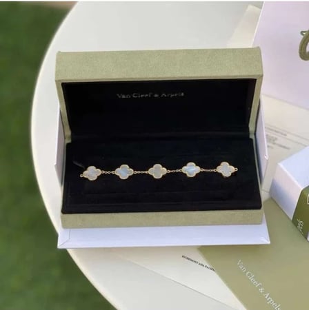أسوارة Van cleef ذهبي ملون
