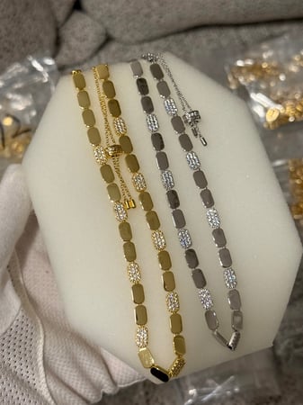 شوكر داينتي من apm ( ذهبي - فضي)