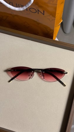 نظارة LOUIS VUITTON