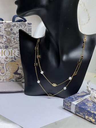 سلسال Dior معدن ذهبي