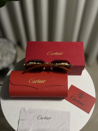 نظارة Cartier-  اطار اسود- عدسه اسود مدرج