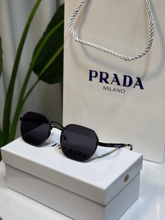 نظارة PRADA اطار اسود - عدسة اسود