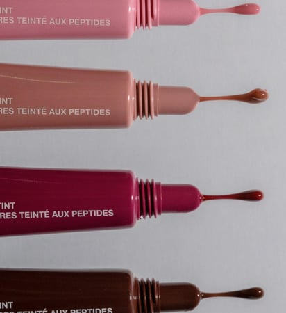 Rhode - Tinted Peptide Lip Treatment: Toast   روود - مرطب الشفاه بالببتيد بلون توست (مشمشي)