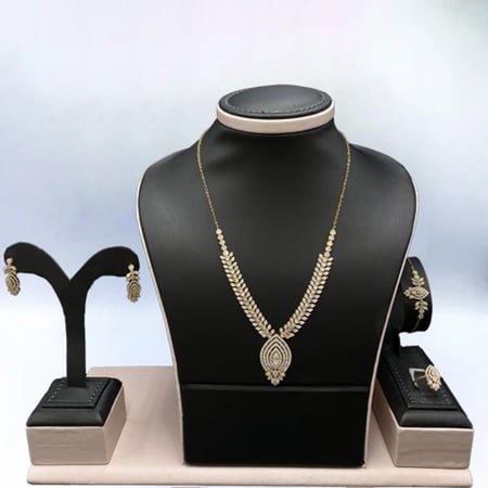 طقم ذهب عيار 18 الوزن 18.94