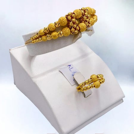 أسواره مع الخاتم ذهب عيار 21 الوزن 15.67 جم