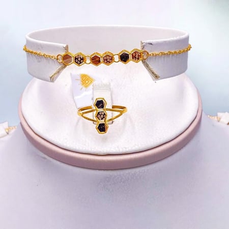 تفاصيل طقم ذهب فاخر للمرأة العصرية