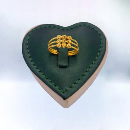 خاتم ذهب عيار 21 الوزن 2.32 جم