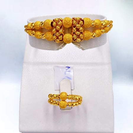 أسواره مع الخاتم ذهب عيار 21 الوزن 15.67 جم