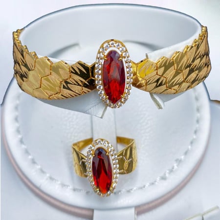 طقم ذهب عيار 21 الوزن 42.3 جرام