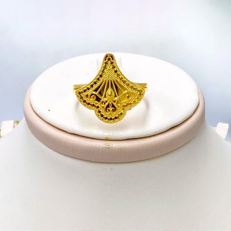 نص طقم ذهب عيار 21 الوزن 10.15 جم