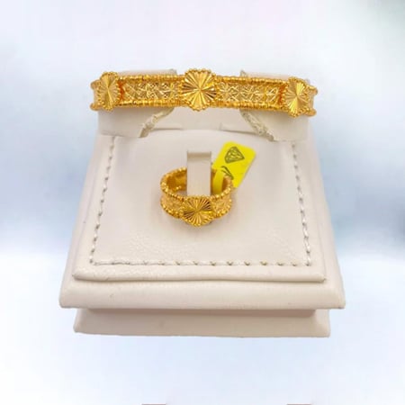 أسواره مع الخاتم ذهب عيار 21 الوزن 14.2 جرام