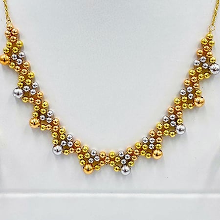 طقم ذهب عيار 18 الوزن 7.8 جرام