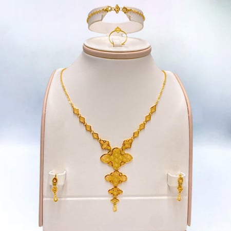 طقم ذهب عيار 21 الوزن 11.7 جرام