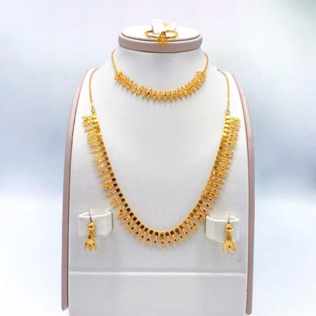 طقم ذهب عيار 21 الوزن 9.4 جرام