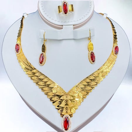 طقم ذهب عيار 21 الوزن 42.3 جرام