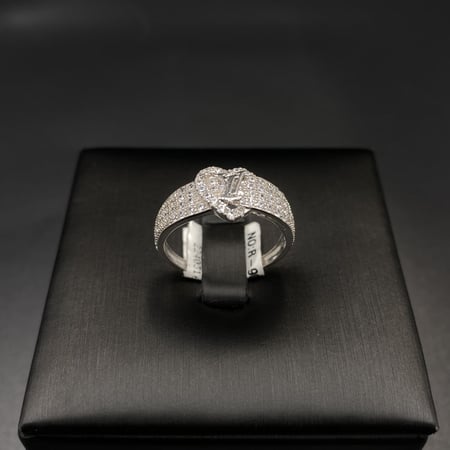 خاتم ذهب أبيض عيار 18 الوزن 2.16 جرام