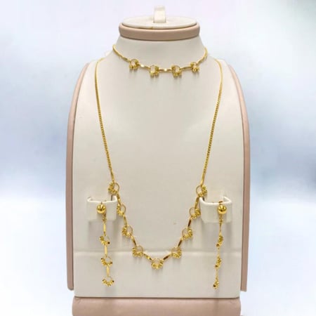 طقم ذهب عيار 18 الوزن 8.8 جرام