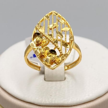 نص طقم ذهب عيار 21 الوزن 12.5 جرام