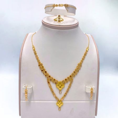 طقم ذهب عصري وكلاسيكي للنساء  عقد الوفاء
