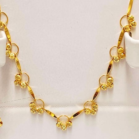 طقم ذهب عيار 18 الوزن 8.8 جرام