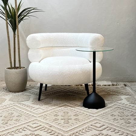 كرسي بوكليه ابيض  قاعده لون اسود