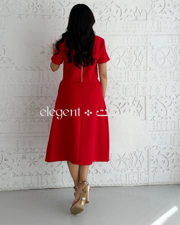 بلوزة تيور أحمر بسحاب خلفي واضح وقصة مستقيمة