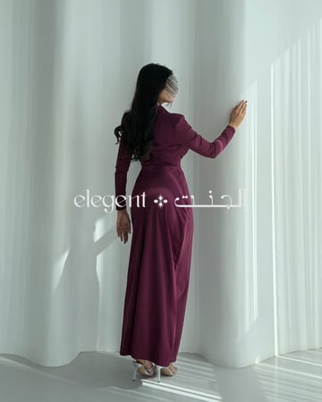 فستان نسائي بتصميم أنثوي راق