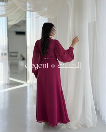 فستان نسائي أنيق بقصة صدر ناعمة