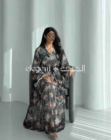 جلابية فاخرة مزهرة مناسبة للمناسبات الخاصة