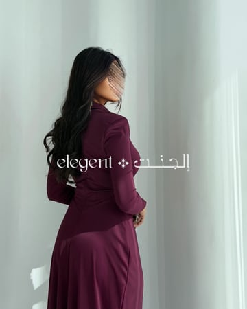 إبراز جمال الخصر في فستان أنيق