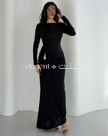 فستان أسود استرتش طويل بتصميم أنثوي أنيق